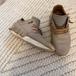 Esseutesse Leather Fringe Sneakers